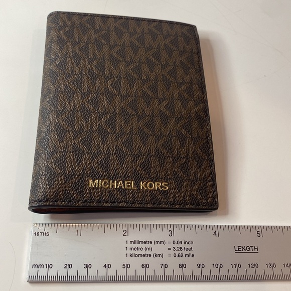 Michael Kors Jet Set Travel Passport Case wallet MK Signature Brown / Acorn NWOT - Picture 12 of 15